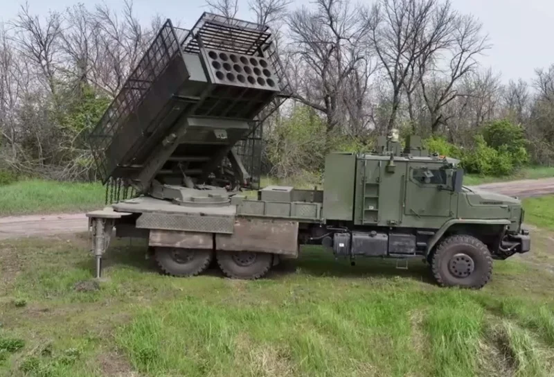 «ВС РФ мощным нажимом давят врага в ДНР!»: Карта боевых действий сегодня 16 августа 2024 на Украине — Ситуация в Нью-Йорке и Часов ЯР, обзор военных действий сейчас