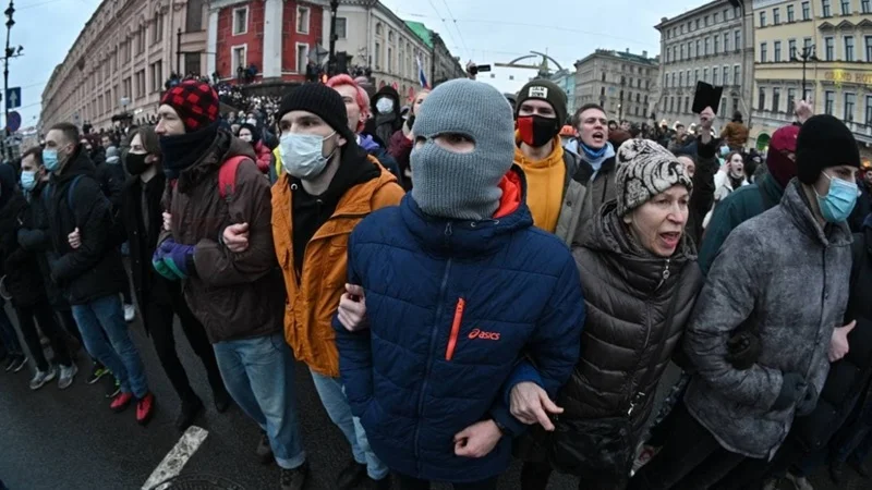 Тбилиси в огне протестов: студенты и оппозиция бросают вызов властям — начались стычки с милицией